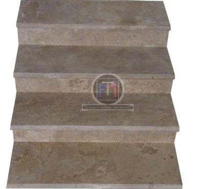 Bricolage - Jardin - Outillage Forcalqueiret Var - Photos Vivastreet Travertin Walnut Noisette Marche Escalier