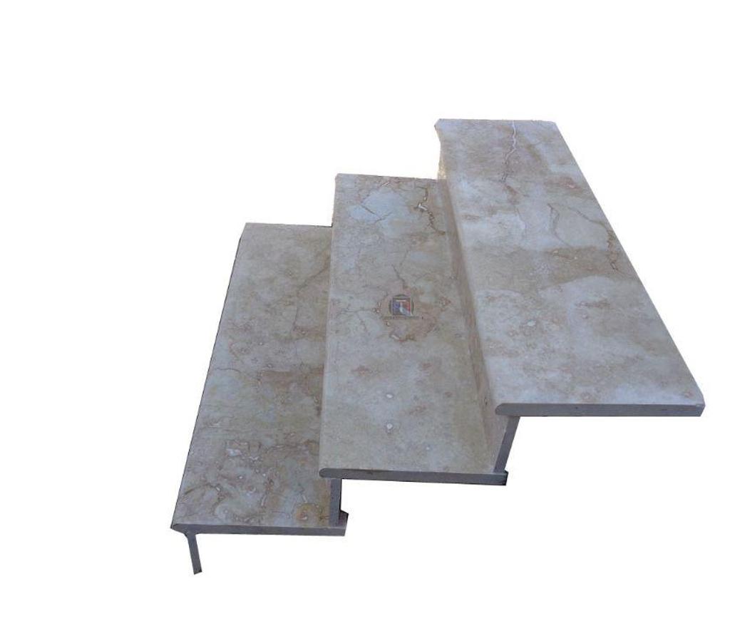  Var Forcalqueiret - 83136 - Photos Vivastreet Travertin Classique Beige Marche Escalier Bords Arrondis