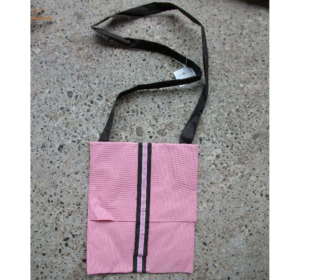 Accessoires - Bagagerie Bas-Rhin Bouxwiller - 67330 - Photos Vivastreet SACS à MAINS à 0,50 €