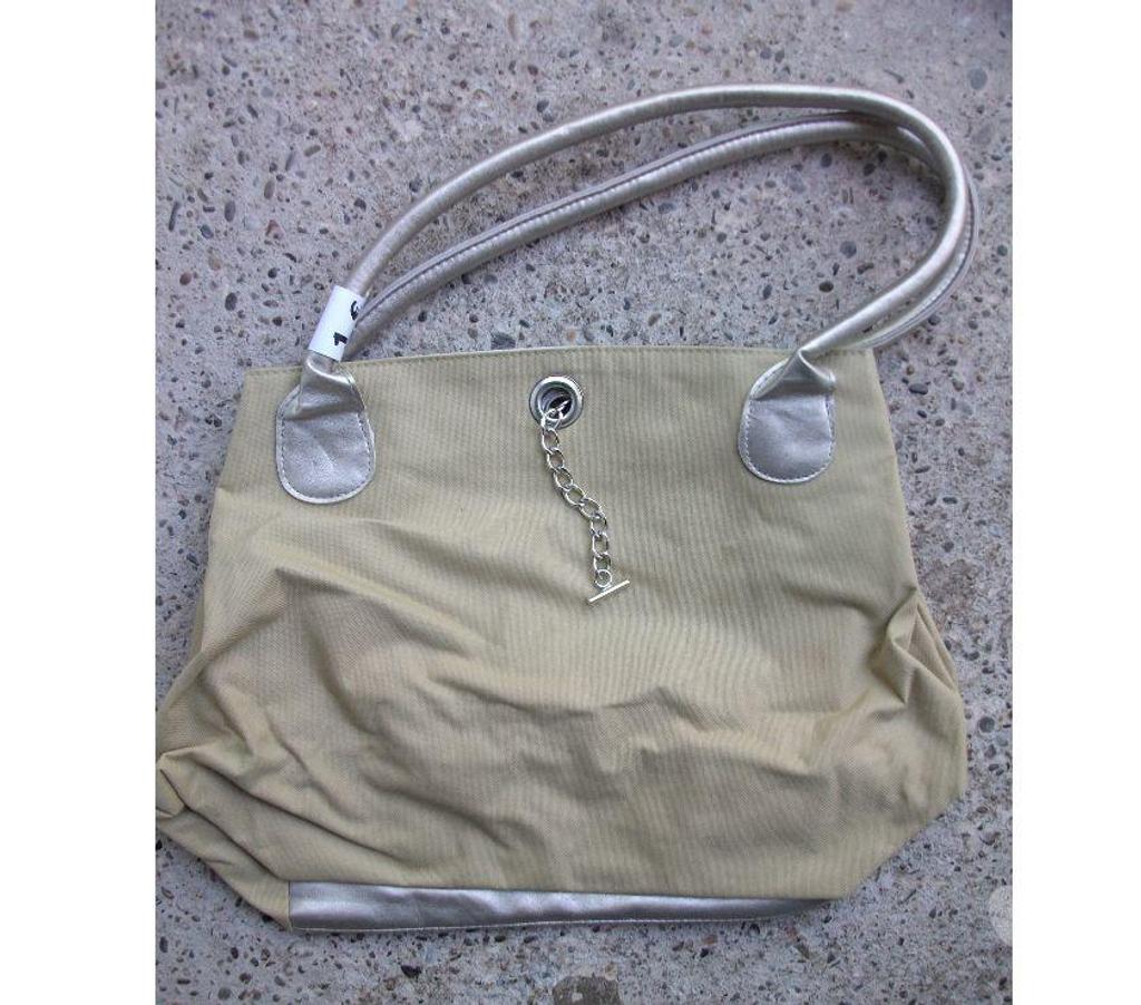 Accessoires - Bagagerie Bas-Rhin Bouxwiller - 67330 - Photos Vivastreet Divers SACS à MAINS à 1 € pièce