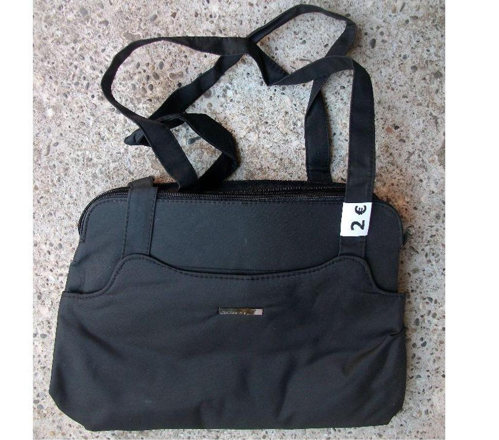 Accessoires - Bagagerie Bas-Rhin Bouxwiller - 67330 - Photos Vivastreet Divers SACS à MAINS à 2 € pièce