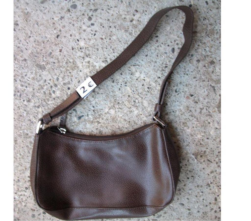 Accessoires - Bagagerie Bas-Rhin Bouxwiller - 67330 - Photos Vivastreet Divers SACS à MAINS à 2 € pièce