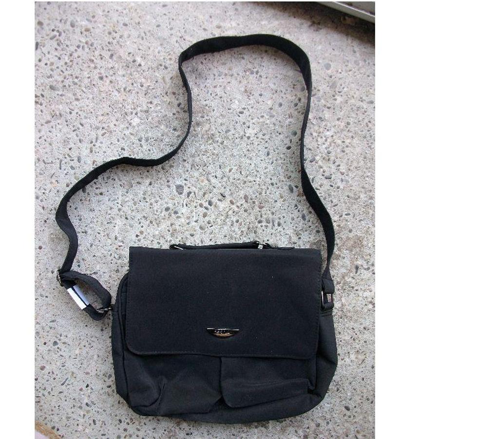 Accessoires - Bagagerie Bas-Rhin Bouxwiller - 67330 - Photos Vivastreet Divers SACS à MAINS à 3 €-neufs