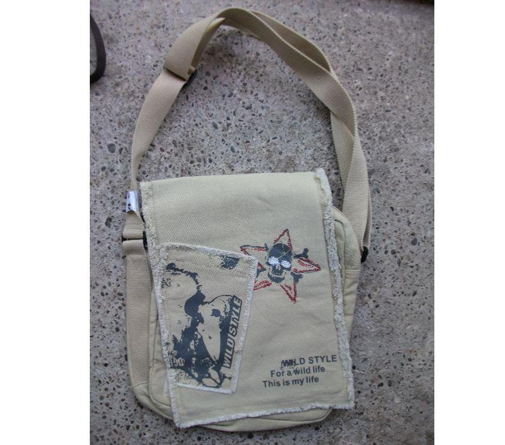 Accessoires - Bagagerie Bas-Rhin Bouxwiller - 67330 - Photos Vivastreet Divers SACS à MAINS à 4 € neufs