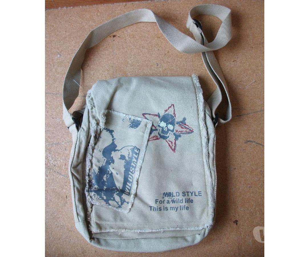 Accessoires - Bagagerie Bas-Rhin Bouxwiller - 67330 - Photos Vivastreet Divers SACS à MAINS à 4 € neufs