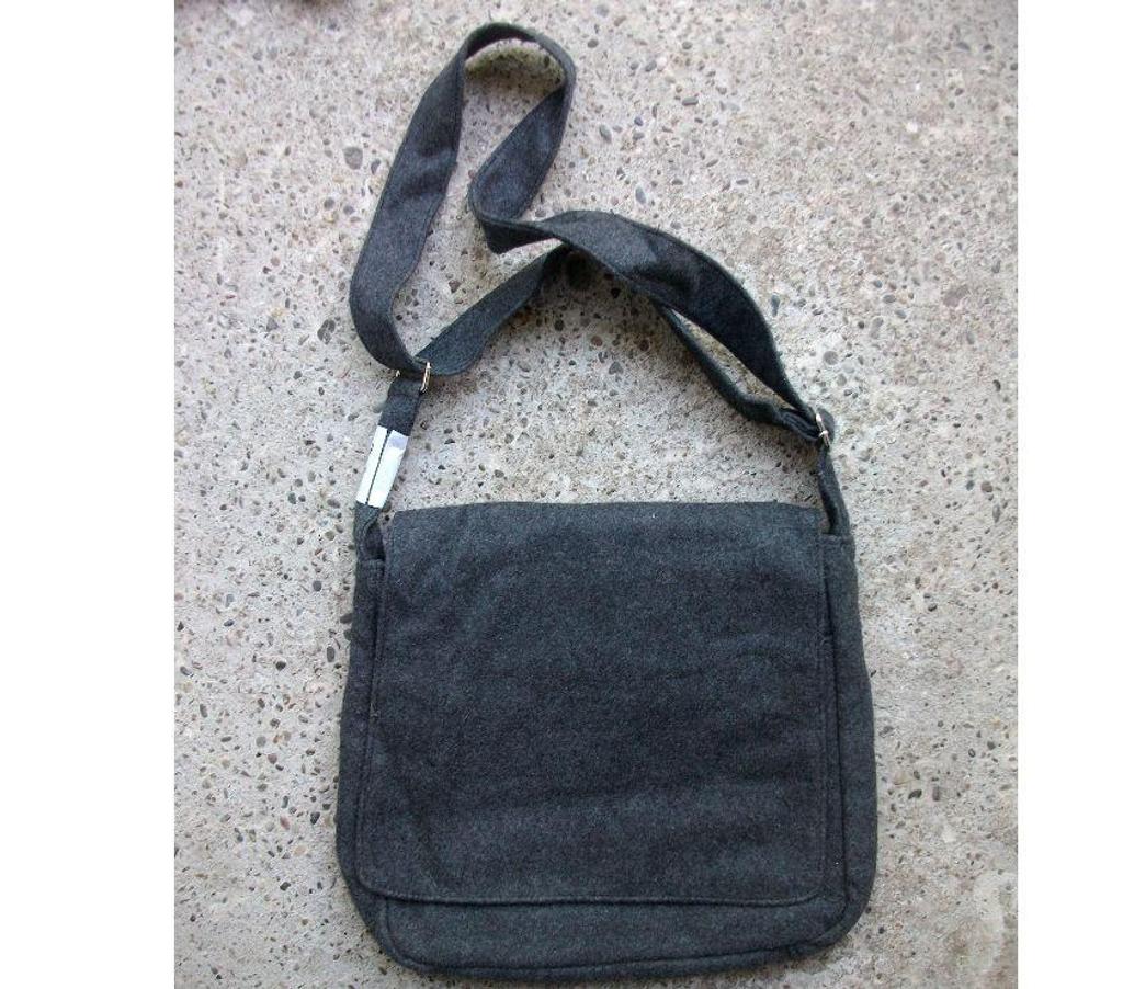 Accessoires - Bagagerie Bas-Rhin Bouxwiller - 67330 - Photos Vivastreet Divers SACS à MAINS à 4 € neufs