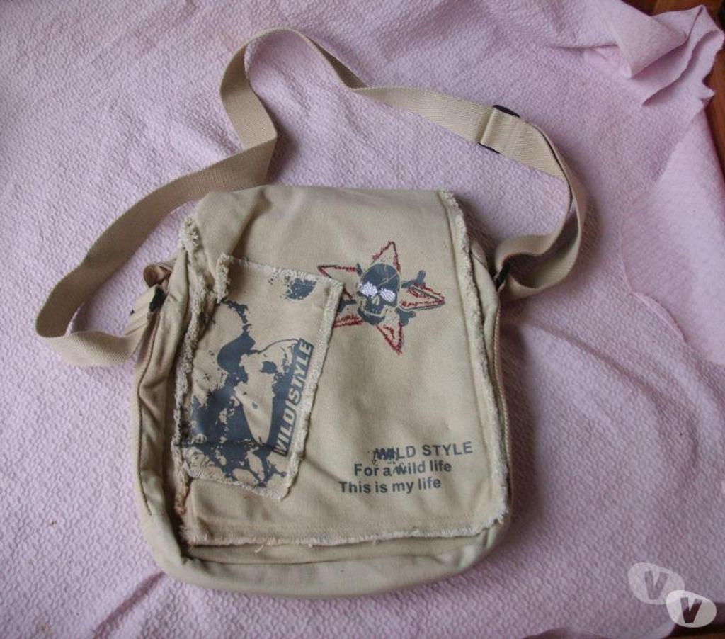 Accessoires - Bagagerie Bas-Rhin Bouxwiller - 67330 - Photos Vivastreet Divers SACS à MAINS à 4 € neufs