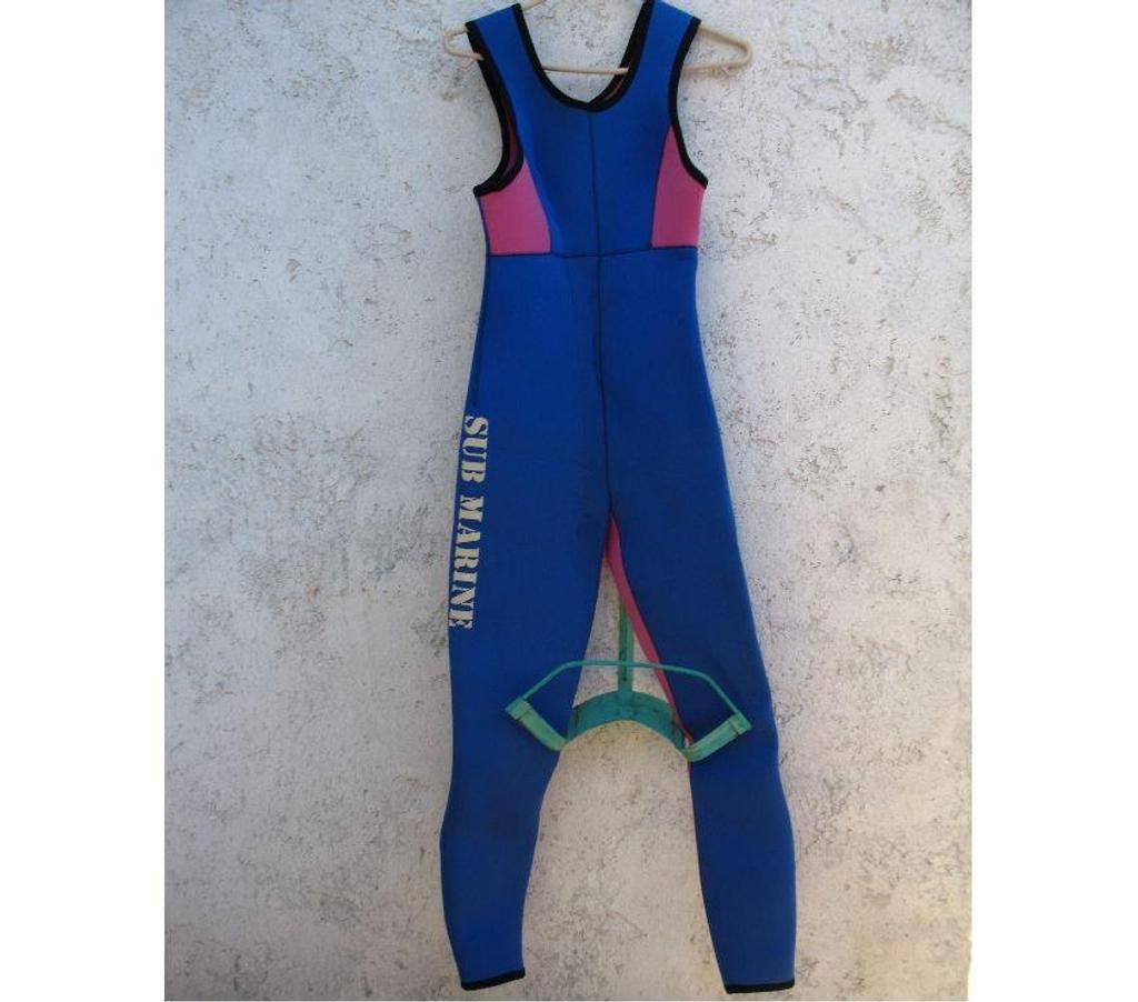 Matériel de sport Alpes-Maritimes Antibes - 06600 - Photos Vivastreet salopette et veste de plongée femme