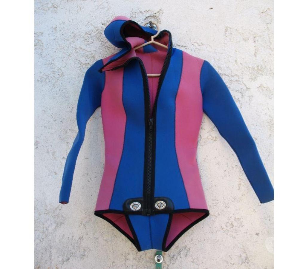 Matériel de sport Alpes-Maritimes Antibes - 06600 - Photos Vivastreet salopette et veste de plongée femme