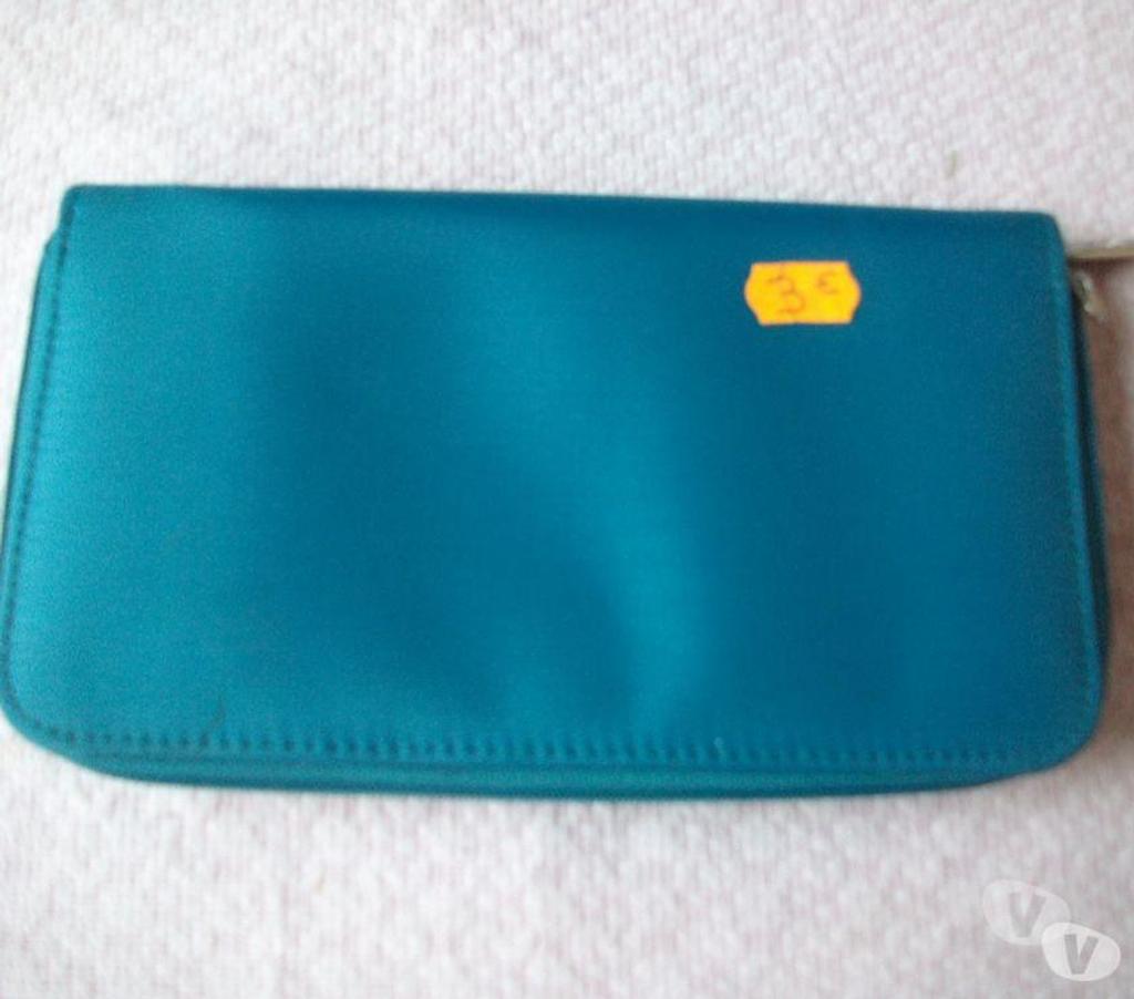 Accessoires - Bagagerie Bas-Rhin Bouxwiller - 67330 - Photos Vivastreet Porte-feuilles+Papiers de 1 € à 3 €- neufs