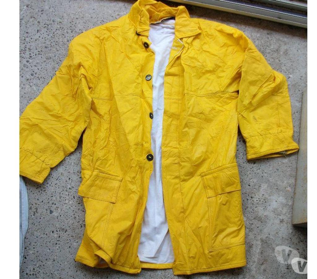 Vêtements occasion Bas-Rhin Bouxwiller - 67330 - Photos Vivastreet Parkas Cirés et Pantalons de pluie - Neufs