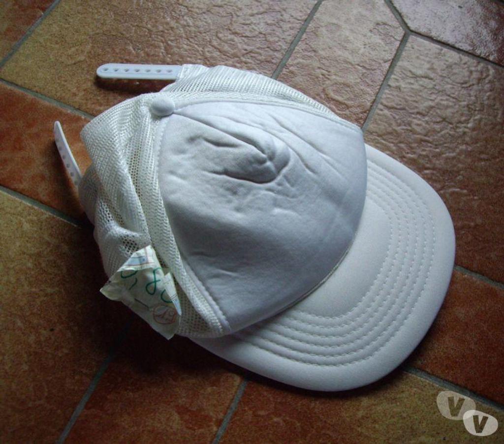 Accessoires - Bagagerie Bas-Rhin Bouxwiller - 67330 - Photos Vivastreet Casquettes mixte Homme et Femme à 0,30 €