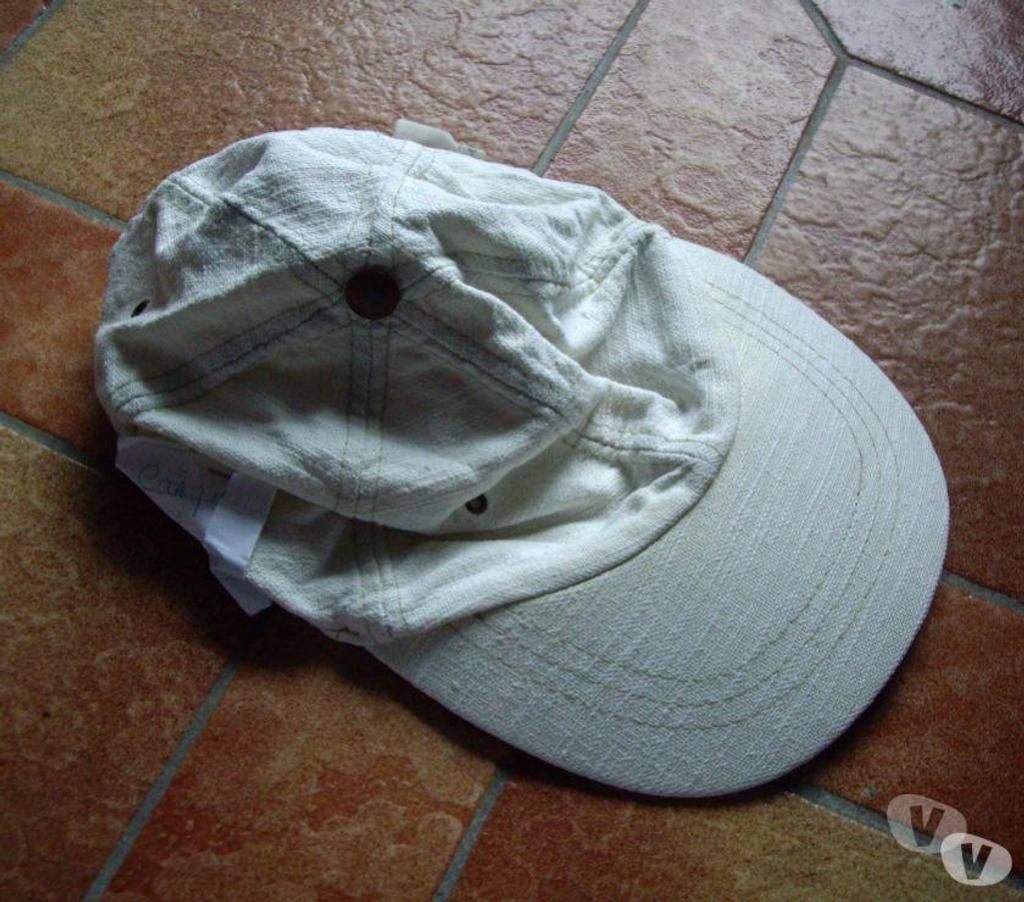 Accessoires - Bagagerie Bas-Rhin Bouxwiller - 67330 - Photos Vivastreet Casquettes mixte Homme et Femme à 0,30 €