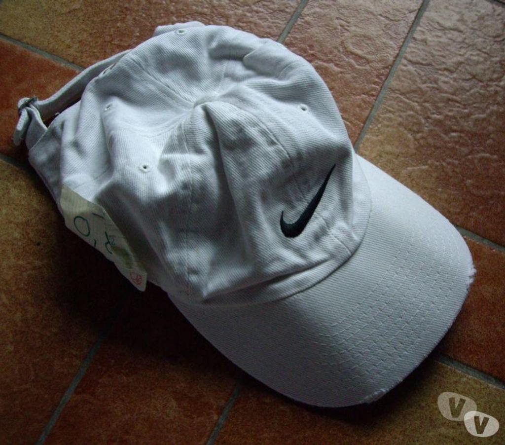 Accessoires - Bagagerie Bas-Rhin Bouxwiller - 67330 - Photos Vivastreet Casquettes mixte Homme et Femme à 0,50 € pièce