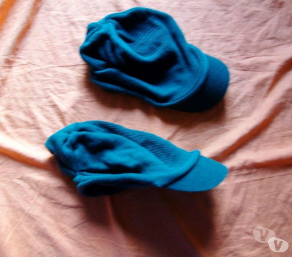 Accessoires - Bagagerie Bas-Rhin Bouxwiller - 67330 - Photos Vivastreet Casquettes Mixte Chaudes pour l'Hiver 1 € + 1,50 € pc