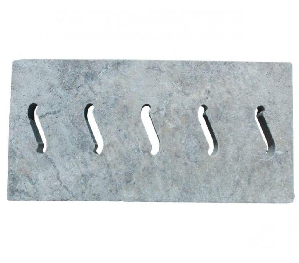 Décoration - art Var Forcalqueiret - 83136 - Photos Vivastreet Travertin Gris Silver Grille Serpent 25x61 cm REF 2259