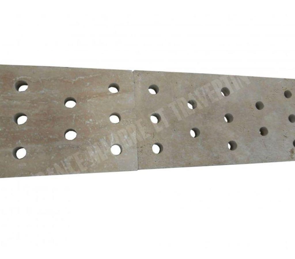 Décoration - art Var Forcalqueiret - 83136 - Photos Vivastreet Travertin Classique Grille Perfore 25x61 cm REF 858