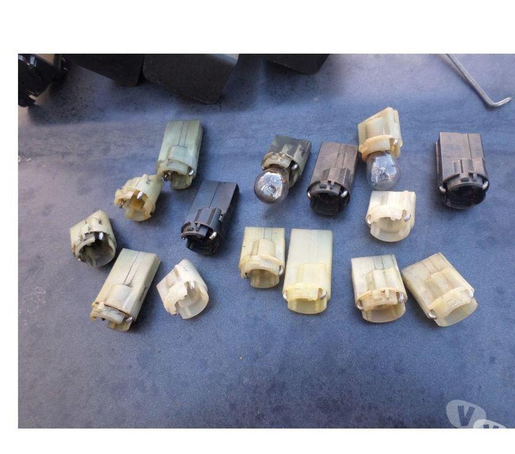 Pièces et services auto Pyrénées-Orientales Perpignan - Photos Vivastreet portes ampoules feux arriere bmw e34SERIE5