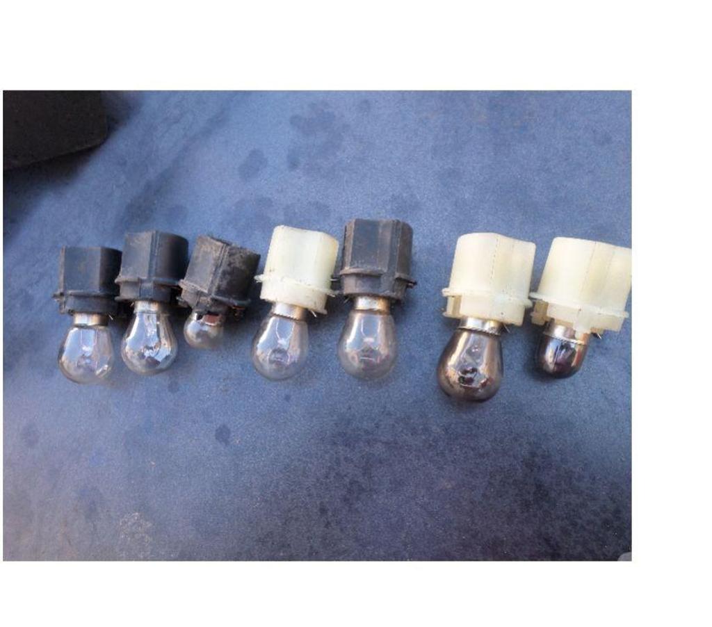 Pièces et services auto Pyrénées-Orientales Perpignan - Photos Vivastreet portes ampoules feux arriere bmw e32TOUTES SERIES 7