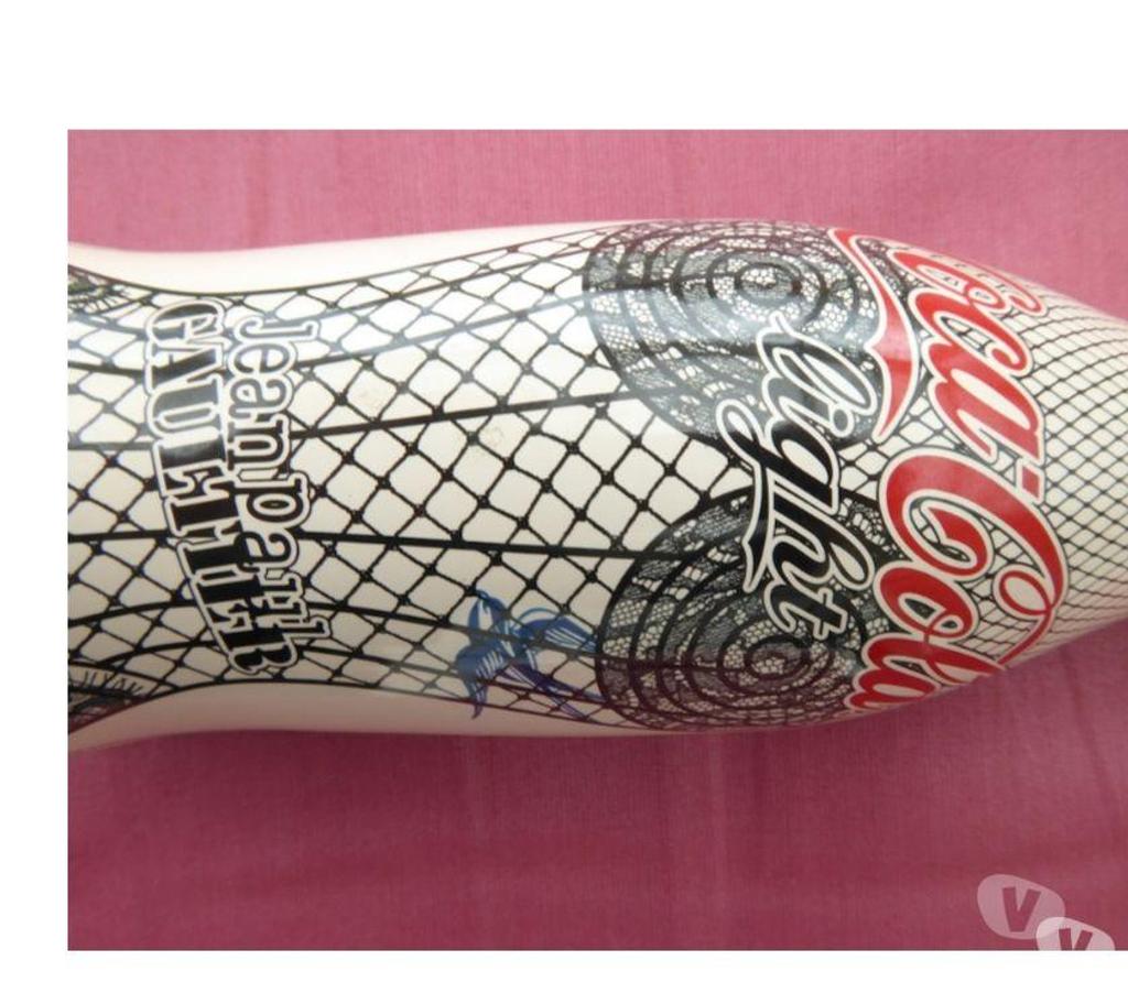 Collection Essonne Bievres - 91570 - Photos Vivastreet Bouteille coca-cola jean paul gaultier tatoo 2012