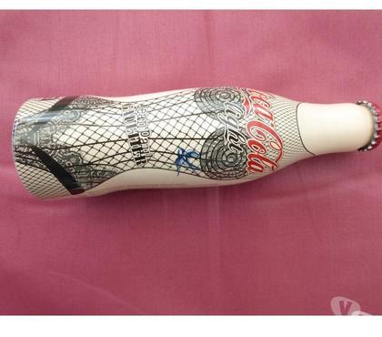Collection Bievres Essonne - Photos Vivastreet Bouteille coca-cola jean paul gaultier tatoo 2012