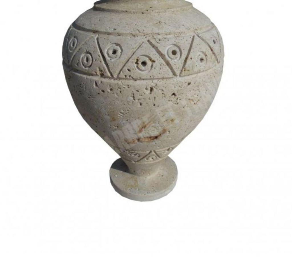  Var Forcalqueiret - 83136 - Photos Vivastreet Travertin Classique Beige pot à fleurs 50 x 50 cm