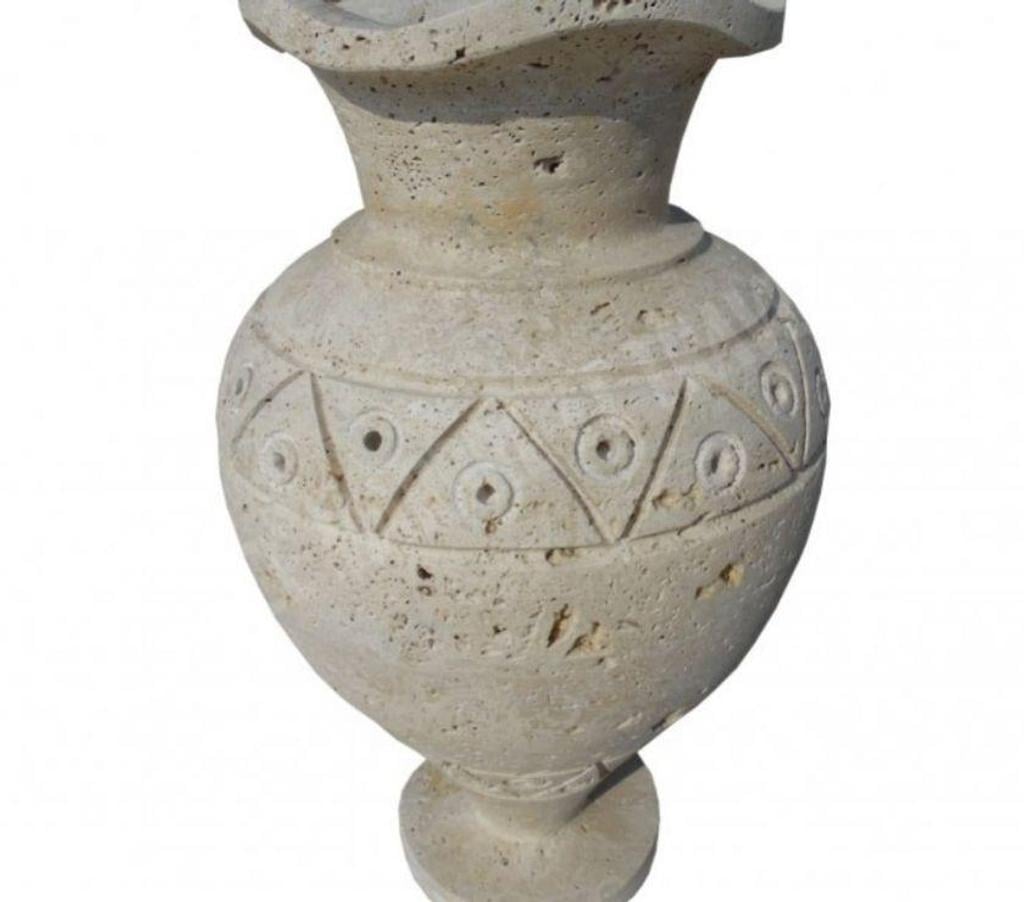  Var Forcalqueiret - 83136 - Photos Vivastreet Travertin Classique Beige pot à fleurs 50 x 50 cm