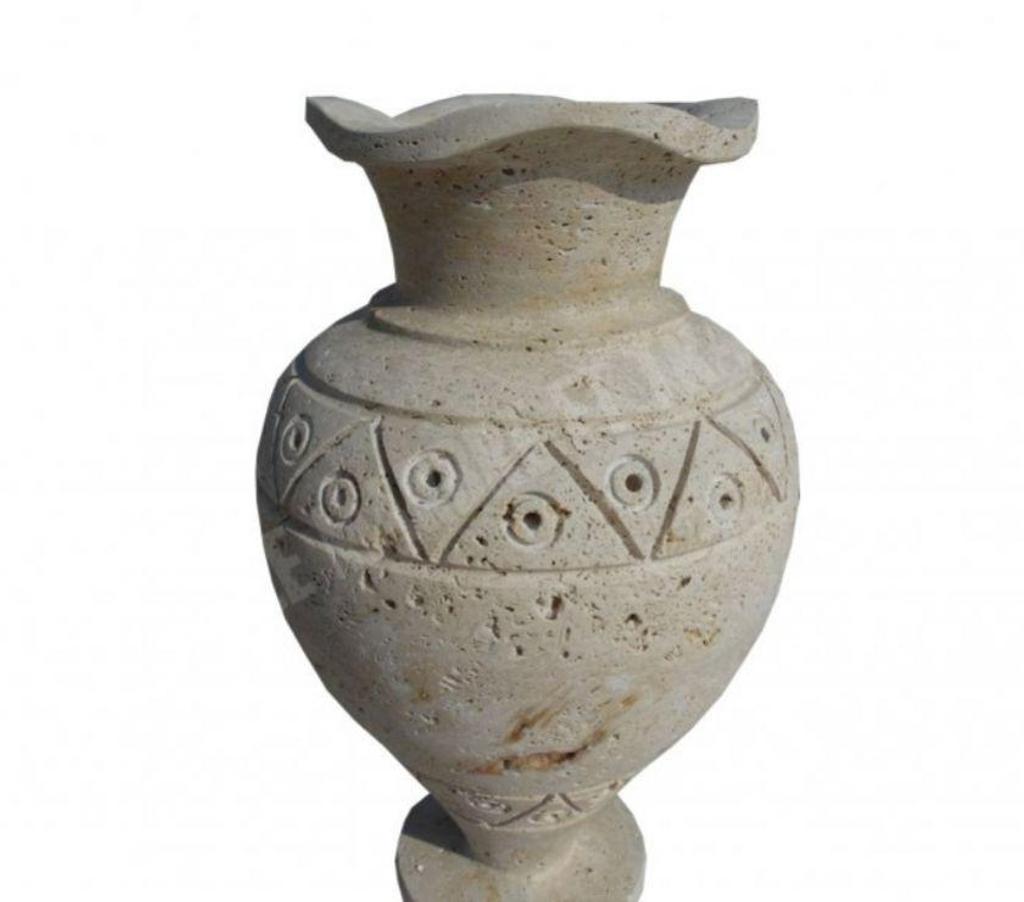  Var Forcalqueiret - 83136 - Photos Vivastreet Travertin Classique Beige pot à fleurs 50 x 50 cm