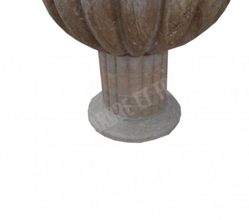 Décoration - art Var Forcalqueiret - 83136 - Photos Vivastreet Travertin Classique Beige pot à fleurs 40 x 40 cm