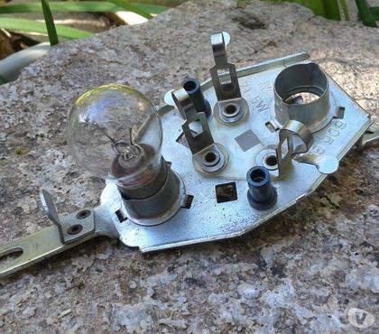 Pièces moteur et accessoires auto Pierrefeu du Var Var - Photos Vivastreet Platine socle feu arrière gauche Renault 4, R4 berline