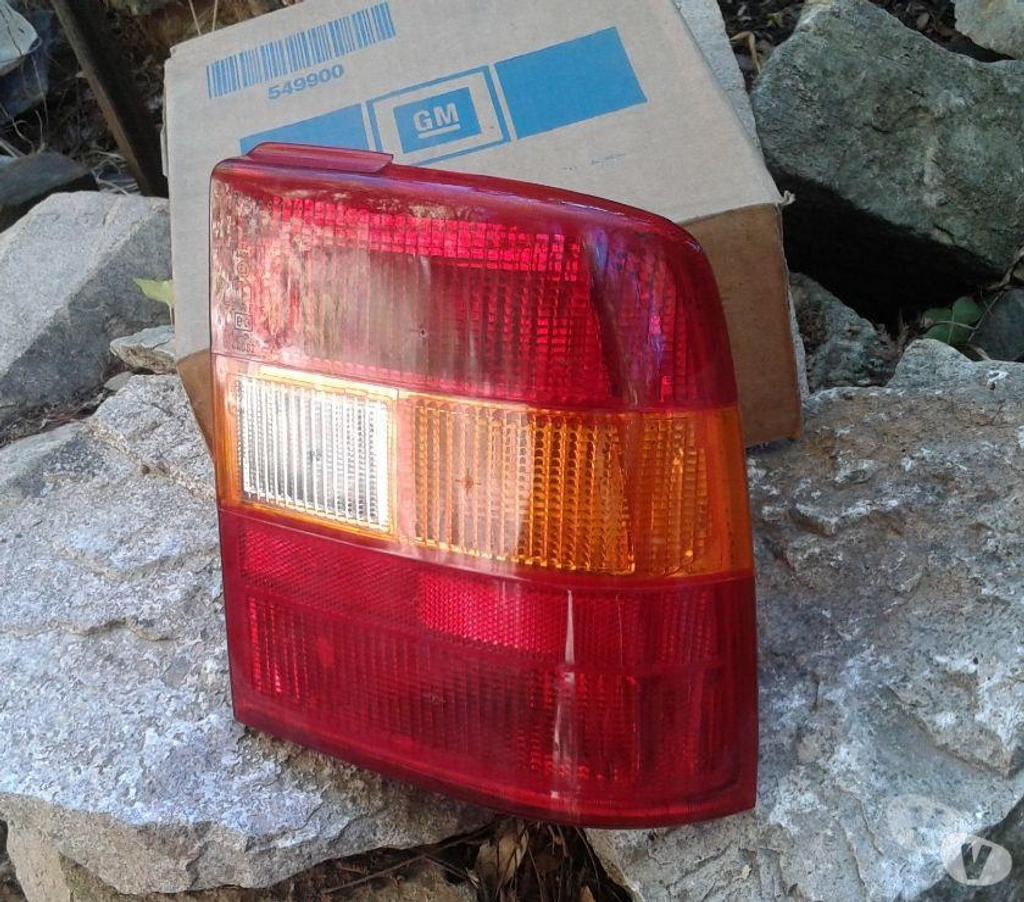 Pièces et services auto Var Pierrefeu du Var - 83390 - Photos Vivastreet Feu arriere droit OPEL VECTRA A