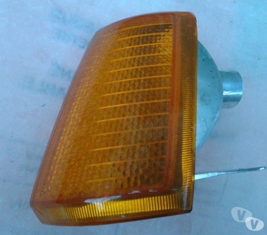 Pièces et services auto Var Cuers - 83390 - Photos Vivastreet clignotant orange Avant Gauche Peugeot 205 GTi GT XR SR 