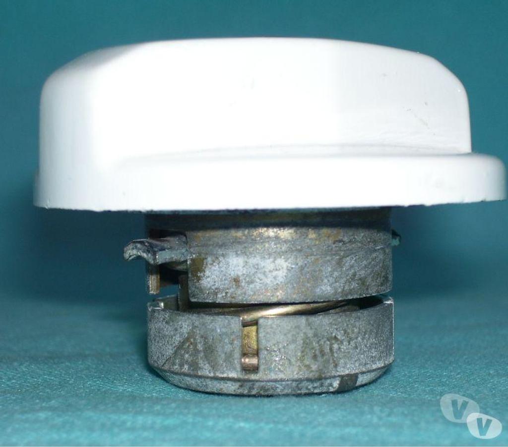 Pièces et services auto Var Pierrefeu du Var - 83390 - Photos Vivastreet Bouchon de réservoir OPEL CORSA