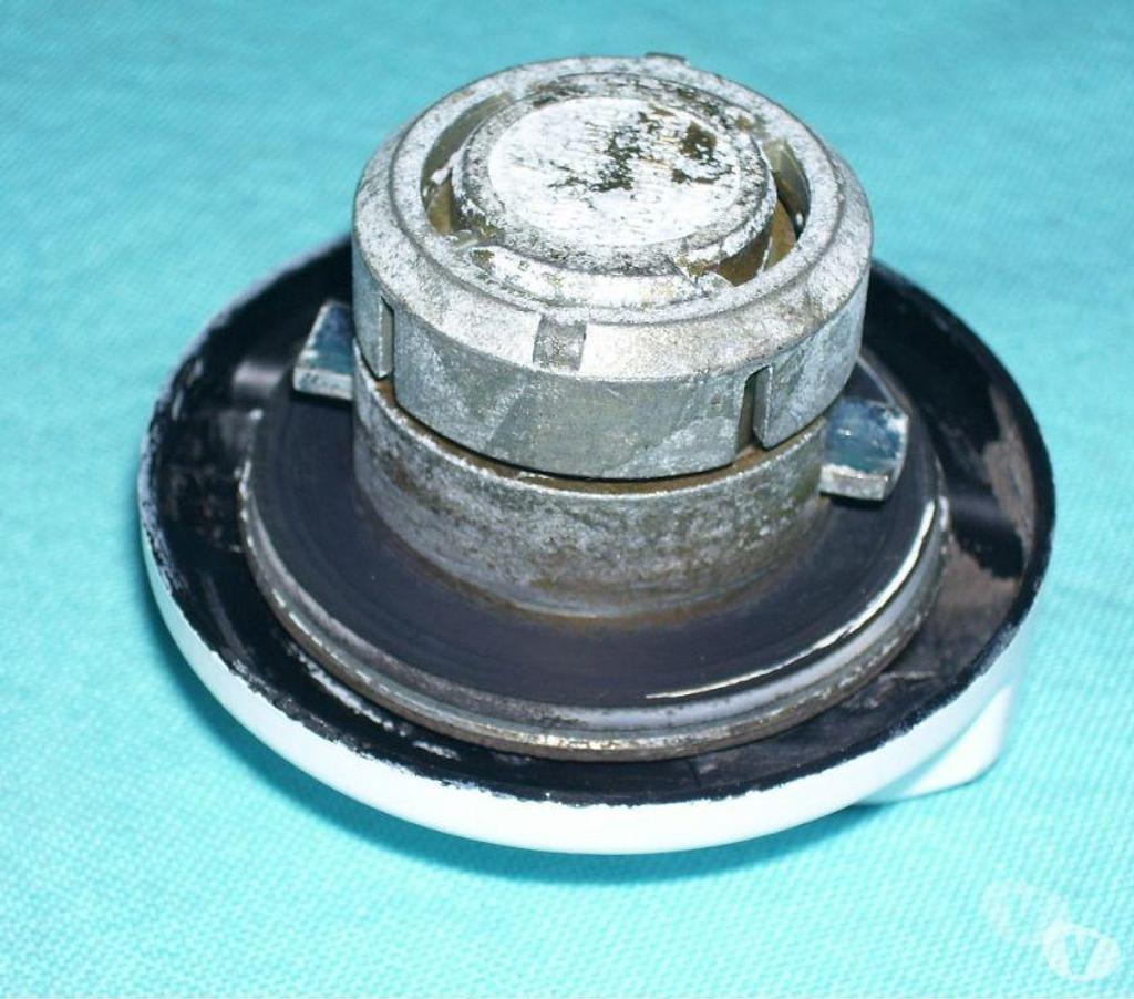 Pièces et services auto Var Pierrefeu du Var - 83390 - Photos Vivastreet Bouchon de réservoir OPEL CORSA