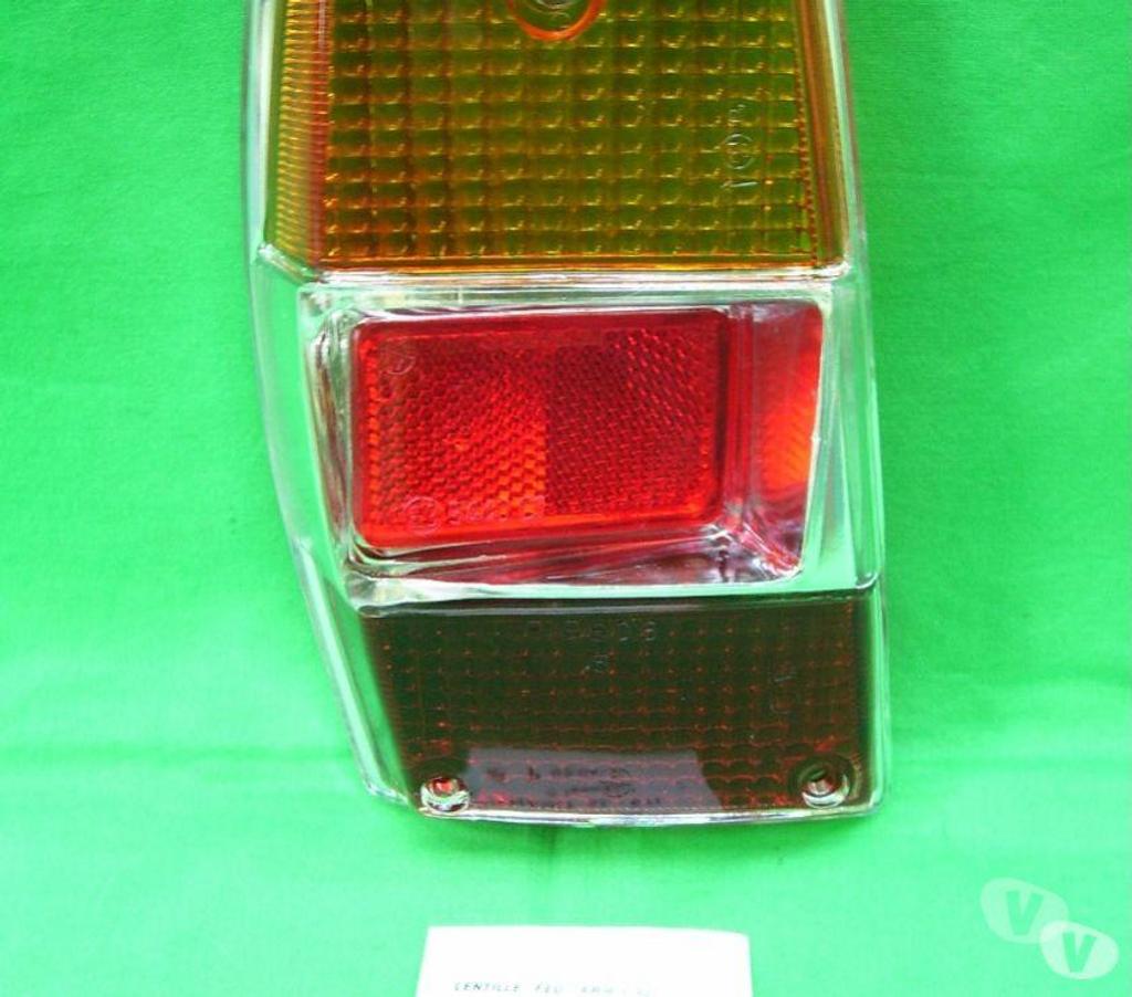 Pièces et services auto Var Toulon - Photos Vivastreet Cabochon de feu Renault R6 L & TL 