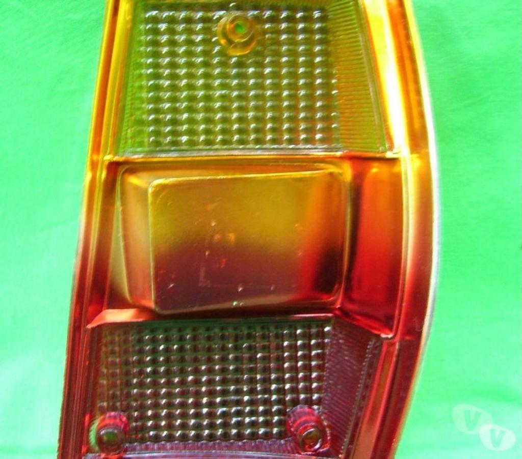 Pièces et services auto Var Toulon - Photos Vivastreet Cabochon de feu Renault R6 L & TL 