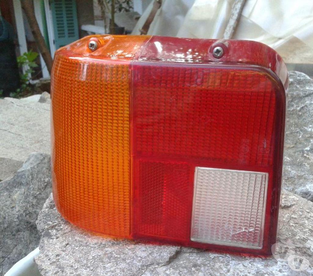 Pièces et services auto Var Pierrefeu du Var - 83390 - Photos Vivastreet cabochon de feu arrière gauche d'origine Peugeot 205.