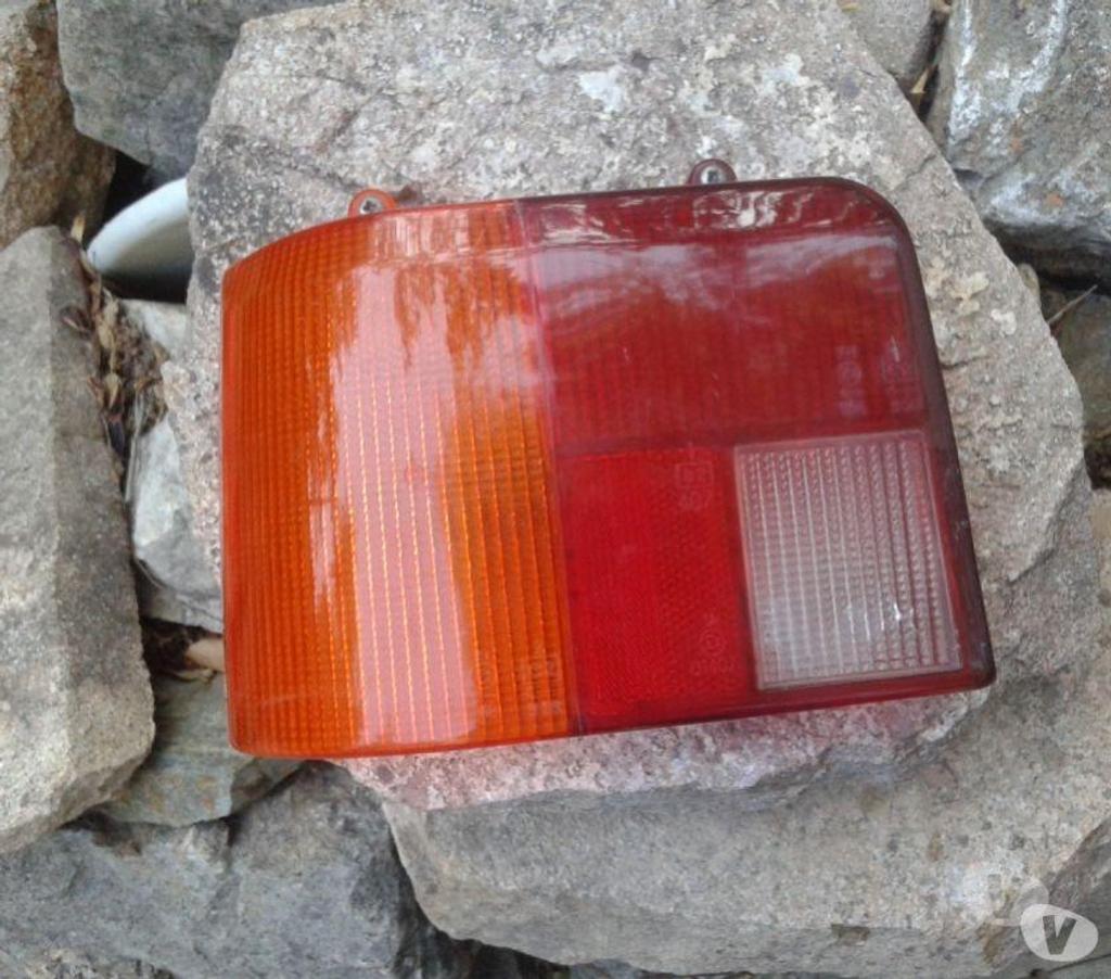 Pièces et services auto Var Pierrefeu du Var - 83390 - Photos Vivastreet cabochon de feu arrière gauche d'origine Peugeot 205.