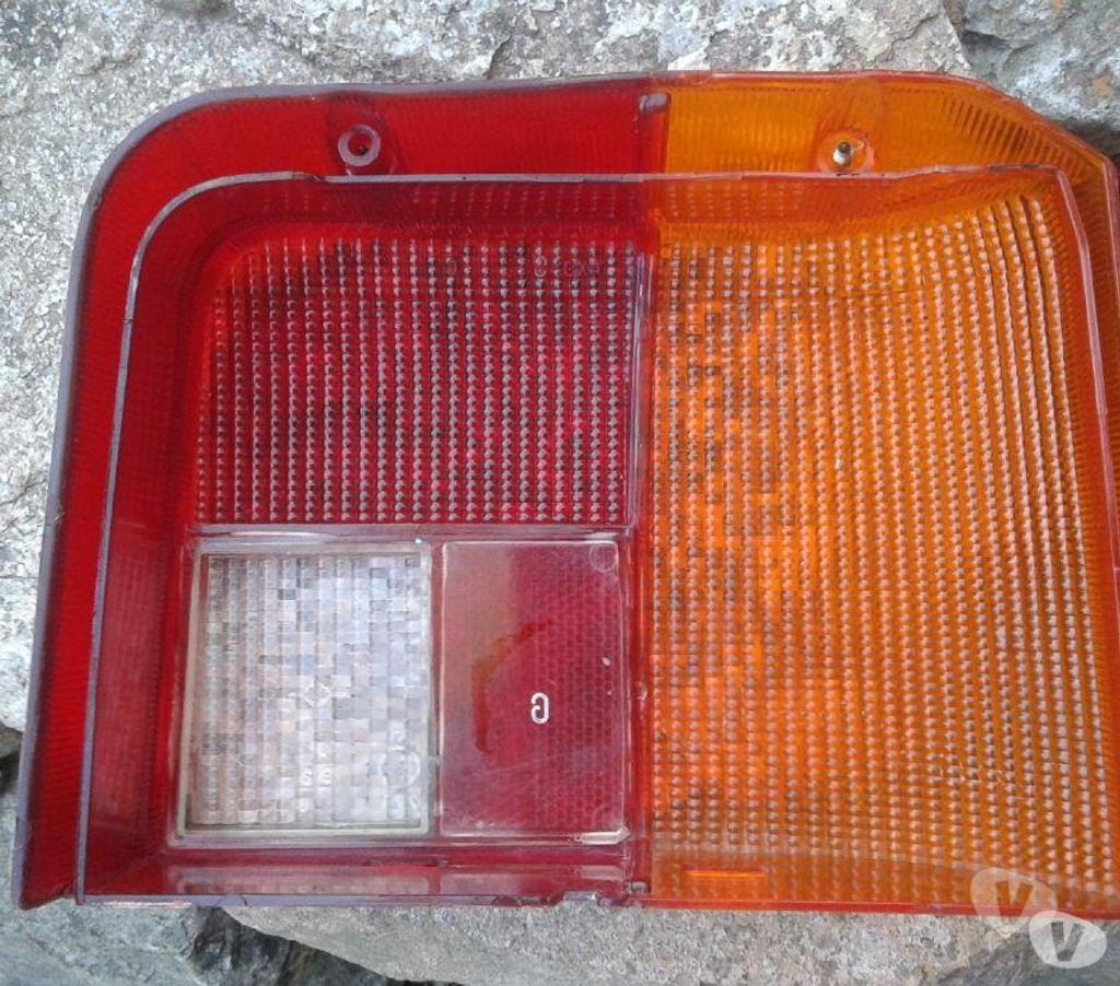 Pièces et services auto Var Pierrefeu du Var - 83390 - Photos Vivastreet cabochon de feu arrière gauche d'origine Peugeot 205.