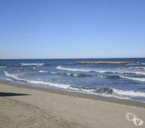 FACE MER, PIEDS DANS L'EAU, pour UNE à QUATRE personnes.