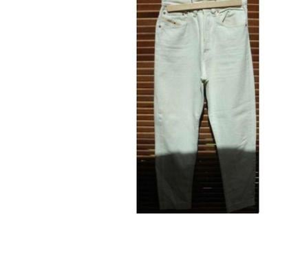 Vêtements occasion Cosnac Corrèze - Photos Vivastreet Jean Diesel Blanc cassé. Taille 38.