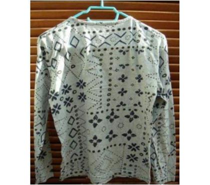 Vêtements occasion Cosnac Corrèze - Photos Vivastreet tee-shirt manches longues. Taille M. Bleu clair. Impression 