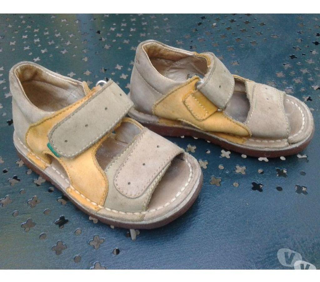 Chaussures Var Pierrefeu du Var - 83390 - Photos Vivastreet sandales Kickers P25