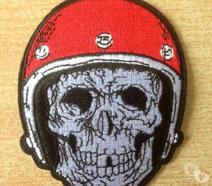 Pièces moto Carnon Hérault - Photos Vivastreet écusson biker motard tête de mort casque rouge