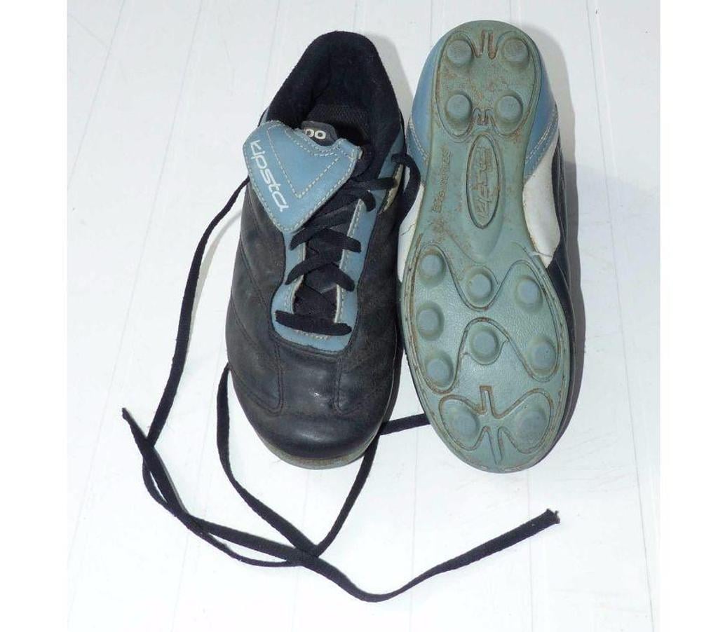 Chaussures Pas-de-Calais St Leonard - 62360 - Photos Vivastreet Chaussures de Foot Kipsta (35-36)