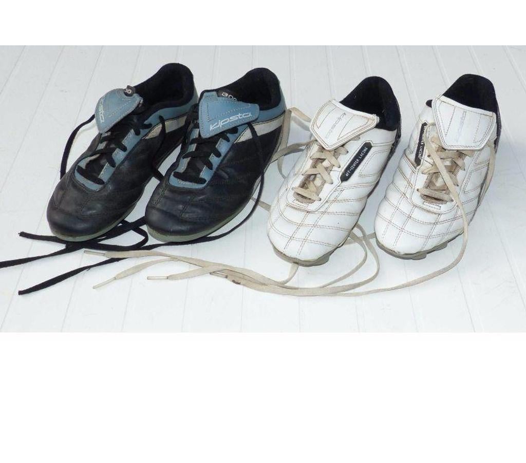 Chaussures Pas-de-Calais St Leonard - 62360 - Photos Vivastreet Chaussures de Foot Kipsta (35-36)