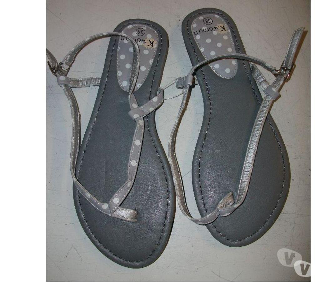 Chaussures Bas-Rhin Bouxwiller - 67330 - Photos Vivastreet Sandales-Entredoigts Gris à Pois pt 38-neuves