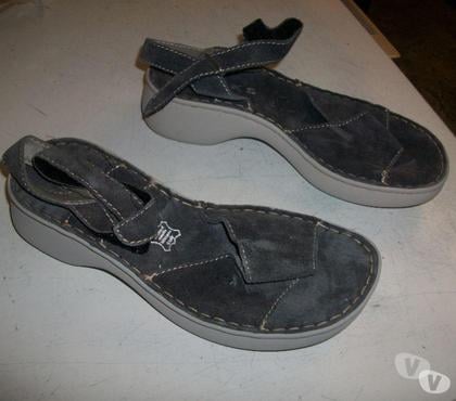 Chaussures et bottes occasion Bouxwiller Bas-Rhin - Photos Vivastreet Sandales Gris Creeks pt 38-neuves