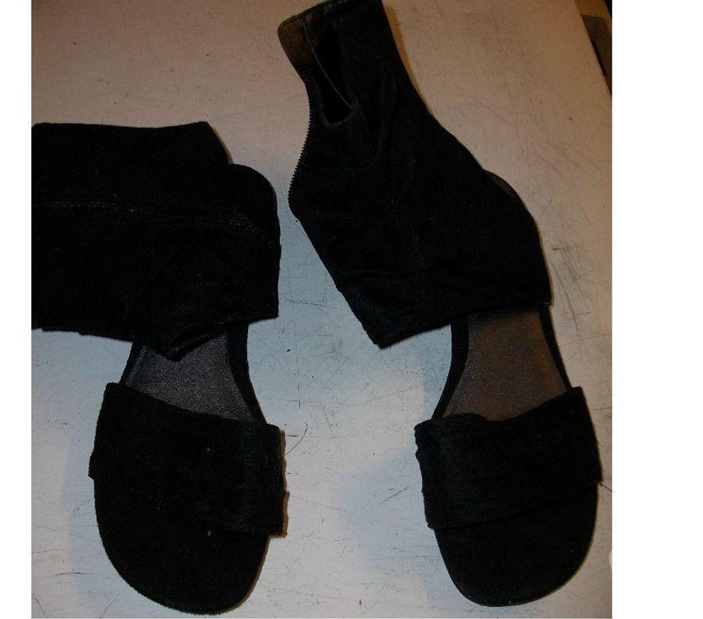 Chaussures Bas-Rhin Bouxwiller - 67330 - Photos Vivastreet Sandales hautes Noir daim à tirette pt 38-neuves