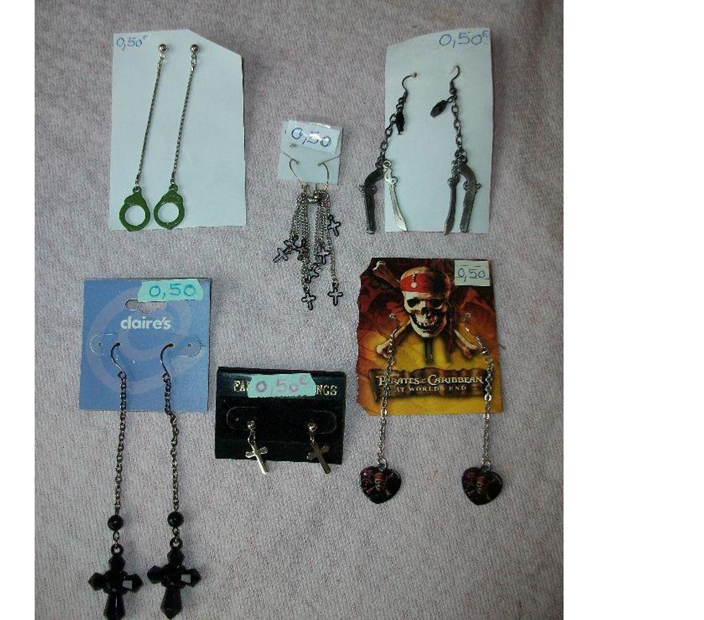 Bijoux occasion Bas-Rhin Bouxwiller - 67330 - Photos Vivastreet Bijoux pacotille "Rebelles" et "Tête de Mort"